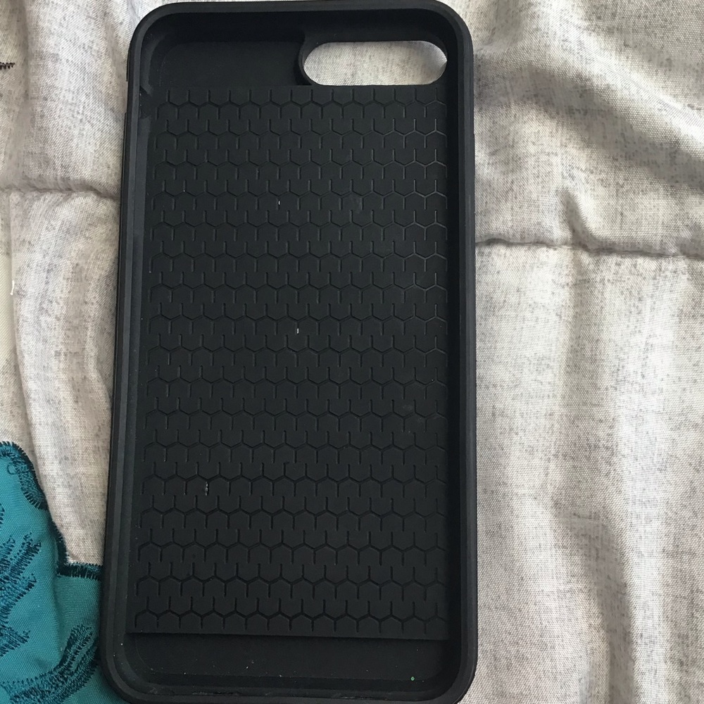 Black card holder case and is in good condition 💗